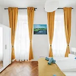 15 C&J\'S Apartment