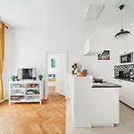 15 C&J\'S Apartment