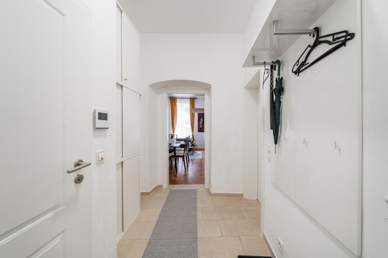 15 C&j's Apartament